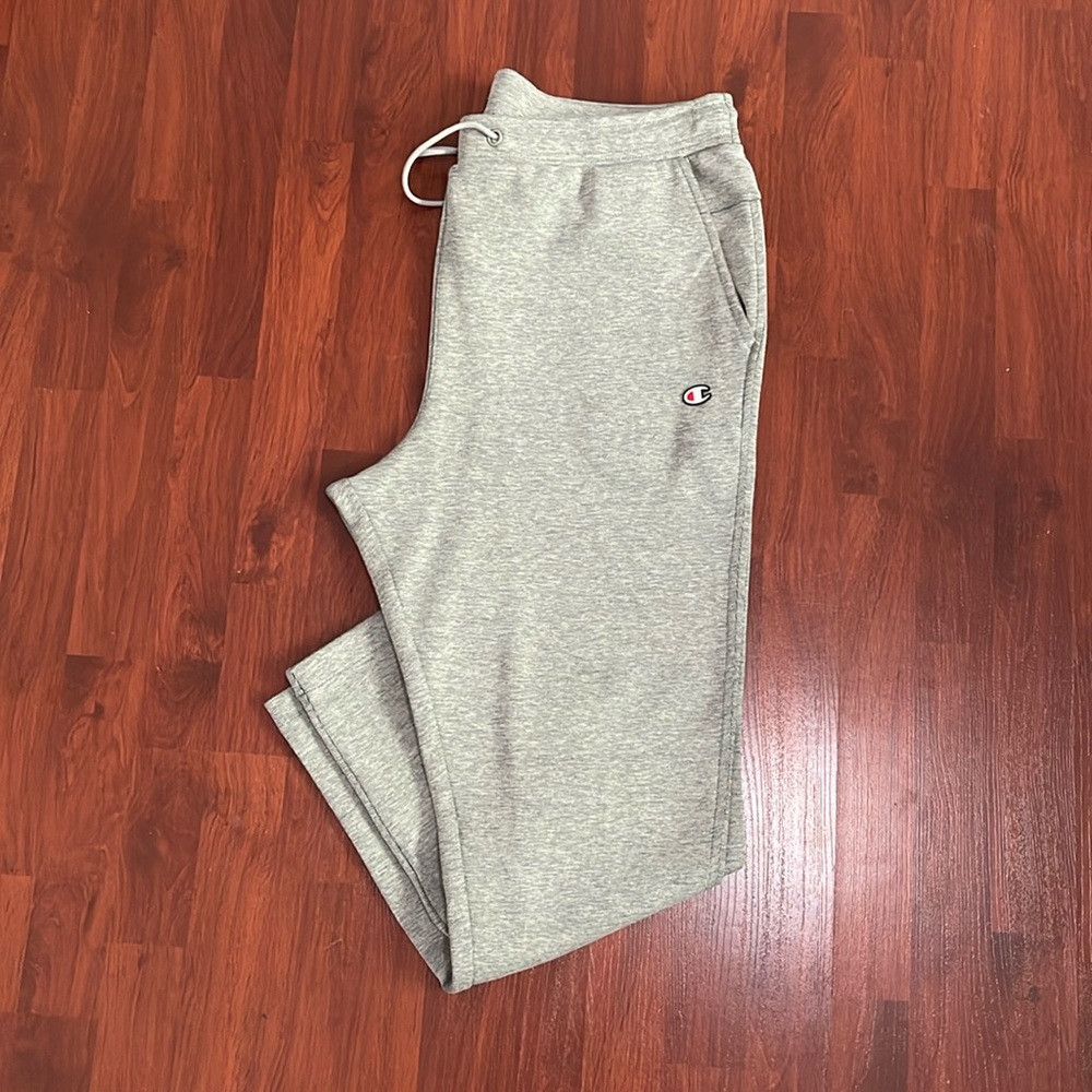 Champion men’s Tech Weave Sweatpants.